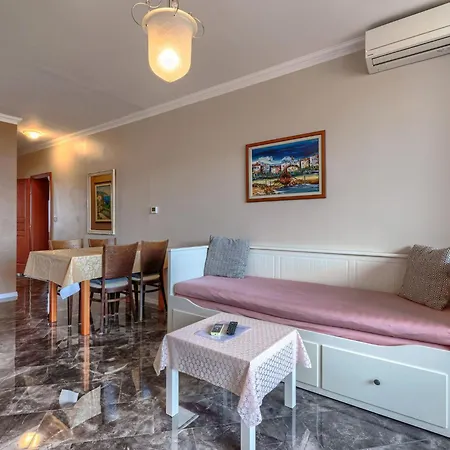 Ester-1 By Interhome شقة *